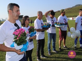 
<a style='margin-left: 5px;' class='btn btn-xs btn-social btn-facebook' href='https://www.facebook.com/sharer/sharer.php?u=https://www.boladovale.com.br/imgs/800-800-90/conteudo/fotos/1637/img6606.jpg' rel='popup' data-width='500' data-height='400'><i class='fa fa-facebook'></i>Compartilhar <span class='hidden-xs'>no Facebook</span>
</a> 
<a class='btn btn-default btn-xs' target='_blank' href='imgs/800-800-90/conteudo/fotos/1637/img6606.jpg'>
<span class='glyphicon glyphicon-cloud-download'></span> Salvar
</a> 
<span></span>