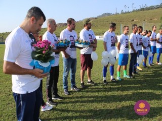 
<a style='margin-left: 5px;' class='btn btn-xs btn-social btn-facebook' href='https://www.facebook.com/sharer/sharer.php?u=https://www.boladovale.com.br/imgs/800-800-90/conteudo/fotos/1637/img6610.jpg' rel='popup' data-width='500' data-height='400'><i class='fa fa-facebook'></i>Compartilhar <span class='hidden-xs'>no Facebook</span>
</a> 
<a class='btn btn-default btn-xs' target='_blank' href='imgs/800-800-90/conteudo/fotos/1637/img6610.jpg'>
<span class='glyphicon glyphicon-cloud-download'></span> Salvar
</a> 
<span></span>