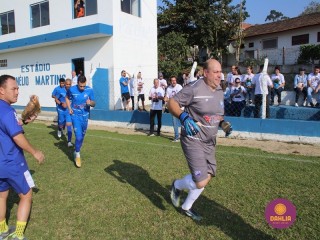 
<a style='margin-left: 5px;' class='btn btn-xs btn-social btn-facebook' href='https://www.facebook.com/sharer/sharer.php?u=https://www.boladovale.com.br/imgs/800-800-90/conteudo/fotos/1637/img6637.jpg' rel='popup' data-width='500' data-height='400'><i class='fa fa-facebook'></i>Compartilhar <span class='hidden-xs'>no Facebook</span>
</a> 
<a class='btn btn-default btn-xs' target='_blank' href='imgs/800-800-90/conteudo/fotos/1637/img6637.jpg'>
<span class='glyphicon glyphicon-cloud-download'></span> Salvar
</a> 
<span></span>