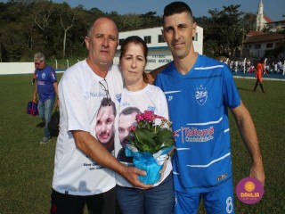 
<a style='margin-left: 5px;' class='btn btn-xs btn-social btn-facebook' href='https://www.facebook.com/sharer/sharer.php?u=https://www.boladovale.com.br/imgs/800-800-90/conteudo/fotos/1637/img6654.jpg' rel='popup' data-width='500' data-height='400'><i class='fa fa-facebook'></i>Compartilhar <span class='hidden-xs'>no Facebook</span>
</a> 
<a class='btn btn-default btn-xs' target='_blank' href='imgs/800-800-90/conteudo/fotos/1637/img6654.jpg'>
<span class='glyphicon glyphicon-cloud-download'></span> Salvar
</a> 
<span></span>