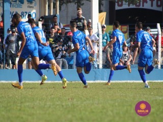 
<a style='margin-left: 5px;' class='btn btn-xs btn-social btn-facebook' href='https://www.facebook.com/sharer/sharer.php?u=https://www.boladovale.com.br/imgs/800-800-90/conteudo/fotos/1637/img6723.jpg' rel='popup' data-width='500' data-height='400'><i class='fa fa-facebook'></i>Compartilhar <span class='hidden-xs'>no Facebook</span>
</a> 
<a class='btn btn-default btn-xs' target='_blank' href='imgs/800-800-90/conteudo/fotos/1637/img6723.jpg'>
<span class='glyphicon glyphicon-cloud-download'></span> Salvar
</a> 
<span></span>