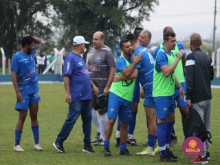 
<a style='margin-left: 5px;' class='btn btn-xs btn-social btn-facebook' href='https://www.facebook.com/sharer/sharer.php?u=https://www.boladovale.com.br/imgs/800-800-90/conteudo/fotos/1637/img6924.jpg' rel='popup' data-width='500' data-height='400'><i class='fa fa-facebook'></i>Compartilhar <span class='hidden-xs'>no Facebook</span>
</a> 
<a class='btn btn-default btn-xs' target='_blank' href='imgs/800-800-90/conteudo/fotos/1637/img6924.jpg'>
<span class='glyphicon glyphicon-cloud-download'></span> Salvar
</a> 
<span></span>