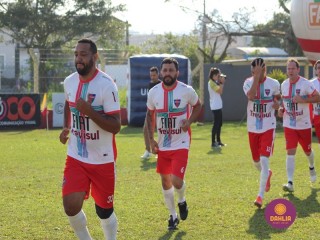 
<a style='margin-left: 5px;' class='btn btn-xs btn-social btn-facebook' href='https://www.facebook.com/sharer/sharer.php?u=https://www.boladovale.com.br/imgs/800-800-90/conteudo/fotos/1638/img5251.jpg' rel='popup' data-width='500' data-height='400'><i class='fa fa-facebook'></i>Compartilhar <span class='hidden-xs'>no Facebook</span>
</a> 
<a class='btn btn-default btn-xs' target='_blank' href='imgs/800-800-90/conteudo/fotos/1638/img5251.jpg'>
<span class='glyphicon glyphicon-cloud-download'></span> Salvar
</a> 
<span></span>