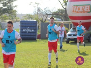 
<a style='margin-left: 5px;' class='btn btn-xs btn-social btn-facebook' href='https://www.facebook.com/sharer/sharer.php?u=https://www.boladovale.com.br/imgs/800-800-90/conteudo/fotos/1638/img5258.jpg' rel='popup' data-width='500' data-height='400'><i class='fa fa-facebook'></i>Compartilhar <span class='hidden-xs'>no Facebook</span>
</a> 
<a class='btn btn-default btn-xs' target='_blank' href='imgs/800-800-90/conteudo/fotos/1638/img5258.jpg'>
<span class='glyphicon glyphicon-cloud-download'></span> Salvar
</a> 
<span></span>