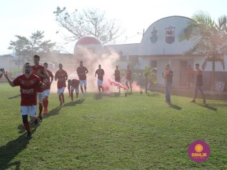 
<a style='margin-left: 5px;' class='btn btn-xs btn-social btn-facebook' href='https://www.facebook.com/sharer/sharer.php?u=https://www.boladovale.com.br/imgs/800-800-90/conteudo/fotos/1638/img5288.jpg' rel='popup' data-width='500' data-height='400'><i class='fa fa-facebook'></i>Compartilhar <span class='hidden-xs'>no Facebook</span>
</a> 
<a class='btn btn-default btn-xs' target='_blank' href='imgs/800-800-90/conteudo/fotos/1638/img5288.jpg'>
<span class='glyphicon glyphicon-cloud-download'></span> Salvar
</a> 
<span></span>
