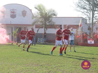 
<a style='margin-left: 5px;' class='btn btn-xs btn-social btn-facebook' href='https://www.facebook.com/sharer/sharer.php?u=https://www.boladovale.com.br/imgs/800-800-90/conteudo/fotos/1638/img6976.jpg' rel='popup' data-width='500' data-height='400'><i class='fa fa-facebook'></i>Compartilhar <span class='hidden-xs'>no Facebook</span>
</a> 
<a class='btn btn-default btn-xs' target='_blank' href='imgs/800-800-90/conteudo/fotos/1638/img6976.jpg'>
<span class='glyphicon glyphicon-cloud-download'></span> Salvar
</a> 
<span></span>