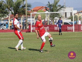 
<a style='margin-left: 5px;' class='btn btn-xs btn-social btn-facebook' href='https://www.facebook.com/sharer/sharer.php?u=https://www.boladovale.com.br/imgs/800-800-90/conteudo/fotos/1638/img7002.jpg' rel='popup' data-width='500' data-height='400'><i class='fa fa-facebook'></i>Compartilhar <span class='hidden-xs'>no Facebook</span>
</a> 
<a class='btn btn-default btn-xs' target='_blank' href='imgs/800-800-90/conteudo/fotos/1638/img7002.jpg'>
<span class='glyphicon glyphicon-cloud-download'></span> Salvar
</a> 
<span></span>