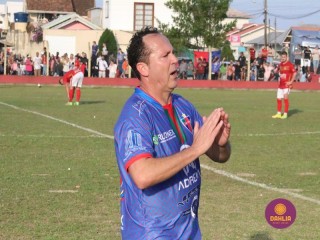 
<a style='margin-left: 5px;' class='btn btn-xs btn-social btn-facebook' href='https://www.facebook.com/sharer/sharer.php?u=https://www.boladovale.com.br/imgs/800-800-90/conteudo/fotos/1638/img7212.jpg' rel='popup' data-width='500' data-height='400'><i class='fa fa-facebook'></i>Compartilhar <span class='hidden-xs'>no Facebook</span>
</a> 
<a class='btn btn-default btn-xs' target='_blank' href='imgs/800-800-90/conteudo/fotos/1638/img7212.jpg'>
<span class='glyphicon glyphicon-cloud-download'></span> Salvar
</a> 
<span></span>