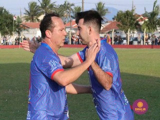 
<a style='margin-left: 5px;' class='btn btn-xs btn-social btn-facebook' href='https://www.facebook.com/sharer/sharer.php?u=https://www.boladovale.com.br/imgs/800-800-90/conteudo/fotos/1638/img7213.jpg' rel='popup' data-width='500' data-height='400'><i class='fa fa-facebook'></i>Compartilhar <span class='hidden-xs'>no Facebook</span>
</a> 
<a class='btn btn-default btn-xs' target='_blank' href='imgs/800-800-90/conteudo/fotos/1638/img7213.jpg'>
<span class='glyphicon glyphicon-cloud-download'></span> Salvar
</a> 
<span></span>