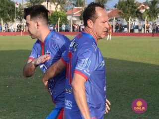 
<a style='margin-left: 5px;' class='btn btn-xs btn-social btn-facebook' href='https://www.facebook.com/sharer/sharer.php?u=https://www.boladovale.com.br/imgs/800-800-90/conteudo/fotos/1638/img7214.jpg' rel='popup' data-width='500' data-height='400'><i class='fa fa-facebook'></i>Compartilhar <span class='hidden-xs'>no Facebook</span>
</a> 
<a class='btn btn-default btn-xs' target='_blank' href='imgs/800-800-90/conteudo/fotos/1638/img7214.jpg'>
<span class='glyphicon glyphicon-cloud-download'></span> Salvar
</a> 
<span></span>