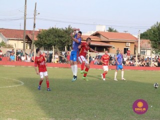 
<a style='margin-left: 5px;' class='btn btn-xs btn-social btn-facebook' href='https://www.facebook.com/sharer/sharer.php?u=https://www.boladovale.com.br/imgs/800-800-90/conteudo/fotos/1638/img7267.jpg' rel='popup' data-width='500' data-height='400'><i class='fa fa-facebook'></i>Compartilhar <span class='hidden-xs'>no Facebook</span>
</a> 
<a class='btn btn-default btn-xs' target='_blank' href='imgs/800-800-90/conteudo/fotos/1638/img7267.jpg'>
<span class='glyphicon glyphicon-cloud-download'></span> Salvar
</a> 
<span></span>