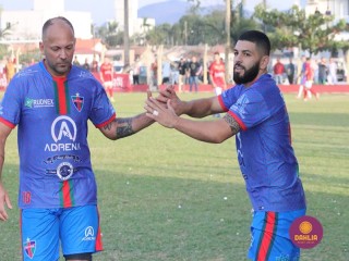 
<a style='margin-left: 5px;' class='btn btn-xs btn-social btn-facebook' href='https://www.facebook.com/sharer/sharer.php?u=https://www.boladovale.com.br/imgs/800-800-90/conteudo/fotos/1638/img7293.jpg' rel='popup' data-width='500' data-height='400'><i class='fa fa-facebook'></i>Compartilhar <span class='hidden-xs'>no Facebook</span>
</a> 
<a class='btn btn-default btn-xs' target='_blank' href='imgs/800-800-90/conteudo/fotos/1638/img7293.jpg'>
<span class='glyphicon glyphicon-cloud-download'></span> Salvar
</a> 
<span></span>