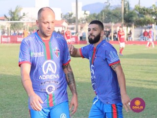 
<a style='margin-left: 5px;' class='btn btn-xs btn-social btn-facebook' href='https://www.facebook.com/sharer/sharer.php?u=https://www.boladovale.com.br/imgs/800-800-90/conteudo/fotos/1638/img7296.jpg' rel='popup' data-width='500' data-height='400'><i class='fa fa-facebook'></i>Compartilhar <span class='hidden-xs'>no Facebook</span>
</a> 
<a class='btn btn-default btn-xs' target='_blank' href='imgs/800-800-90/conteudo/fotos/1638/img7296.jpg'>
<span class='glyphicon glyphicon-cloud-download'></span> Salvar
</a> 
<span></span>