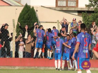 
<a style='margin-left: 5px;' class='btn btn-xs btn-social btn-facebook' href='https://www.facebook.com/sharer/sharer.php?u=https://www.boladovale.com.br/imgs/800-800-90/conteudo/fotos/1638/img7310.jpg' rel='popup' data-width='500' data-height='400'><i class='fa fa-facebook'></i>Compartilhar <span class='hidden-xs'>no Facebook</span>
</a> 
<a class='btn btn-default btn-xs' target='_blank' href='imgs/800-800-90/conteudo/fotos/1638/img7310.jpg'>
<span class='glyphicon glyphicon-cloud-download'></span> Salvar
</a> 
<span></span>