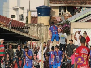 
<a style='margin-left: 5px;' class='btn btn-xs btn-social btn-facebook' href='https://www.facebook.com/sharer/sharer.php?u=https://www.boladovale.com.br/imgs/800-800-90/conteudo/fotos/1638/img7311.jpg' rel='popup' data-width='500' data-height='400'><i class='fa fa-facebook'></i>Compartilhar <span class='hidden-xs'>no Facebook</span>
</a> 
<a class='btn btn-default btn-xs' target='_blank' href='imgs/800-800-90/conteudo/fotos/1638/img7311.jpg'>
<span class='glyphicon glyphicon-cloud-download'></span> Salvar
</a> 
<span></span>