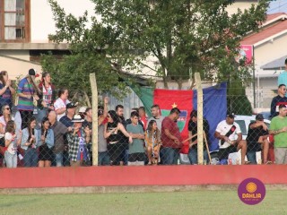 
<a style='margin-left: 5px;' class='btn btn-xs btn-social btn-facebook' href='https://www.facebook.com/sharer/sharer.php?u=https://www.boladovale.com.br/imgs/800-800-90/conteudo/fotos/1638/img7322.jpg' rel='popup' data-width='500' data-height='400'><i class='fa fa-facebook'></i>Compartilhar <span class='hidden-xs'>no Facebook</span>
</a> 
<a class='btn btn-default btn-xs' target='_blank' href='imgs/800-800-90/conteudo/fotos/1638/img7322.jpg'>
<span class='glyphicon glyphicon-cloud-download'></span> Salvar
</a> 
<span></span>