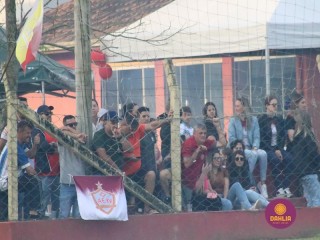 
<a style='margin-left: 5px;' class='btn btn-xs btn-social btn-facebook' href='https://www.facebook.com/sharer/sharer.php?u=https://www.boladovale.com.br/imgs/800-800-90/conteudo/fotos/1638/img7323.jpg' rel='popup' data-width='500' data-height='400'><i class='fa fa-facebook'></i>Compartilhar <span class='hidden-xs'>no Facebook</span>
</a> 
<a class='btn btn-default btn-xs' target='_blank' href='imgs/800-800-90/conteudo/fotos/1638/img7323.jpg'>
<span class='glyphicon glyphicon-cloud-download'></span> Salvar
</a> 
<span></span>