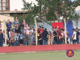 
<a style='margin-left: 5px;' class='btn btn-xs btn-social btn-facebook' href='https://www.facebook.com/sharer/sharer.php?u=https://www.boladovale.com.br/imgs/800-800-90/conteudo/fotos/1638/img7345.jpg' rel='popup' data-width='500' data-height='400'><i class='fa fa-facebook'></i>Compartilhar <span class='hidden-xs'>no Facebook</span>
</a> 
<a class='btn btn-default btn-xs' target='_blank' href='imgs/800-800-90/conteudo/fotos/1638/img7345.jpg'>
<span class='glyphicon glyphicon-cloud-download'></span> Salvar
</a> 
<span></span>