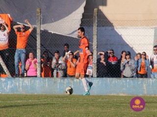 
<a style='margin-left: 5px;' class='btn btn-xs btn-social btn-facebook' href='https://www.facebook.com/sharer/sharer.php?u=https://www.boladovale.com.br/imgs/800-800-90/conteudo/fotos/1640/img7887.jpg' rel='popup' data-width='500' data-height='400'><i class='fa fa-facebook'></i>Compartilhar <span class='hidden-xs'>no Facebook</span>
</a> 
<a class='btn btn-default btn-xs' target='_blank' href='imgs/800-800-90/conteudo/fotos/1640/img7887.jpg'>
<span class='glyphicon glyphicon-cloud-download'></span> Salvar
</a> 
<span></span>