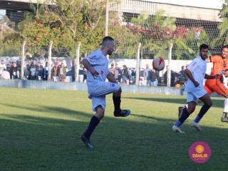 
<a style='margin-left: 5px;' class='btn btn-xs btn-social btn-facebook' href='https://www.facebook.com/sharer/sharer.php?u=https://www.boladovale.com.br/imgs/800-800-90/conteudo/fotos/1640/img7893.jpg' rel='popup' data-width='500' data-height='400'><i class='fa fa-facebook'></i>Compartilhar <span class='hidden-xs'>no Facebook</span>
</a> 
<a class='btn btn-default btn-xs' target='_blank' href='imgs/800-800-90/conteudo/fotos/1640/img7893.jpg'>
<span class='glyphicon glyphicon-cloud-download'></span> Salvar
</a> 
<span></span>