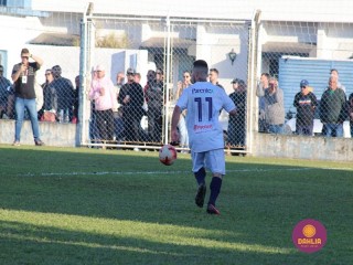 
<a style='margin-left: 5px;' class='btn btn-xs btn-social btn-facebook' href='https://www.facebook.com/sharer/sharer.php?u=https://www.boladovale.com.br/imgs/800-800-90/conteudo/fotos/1640/img7894.jpg' rel='popup' data-width='500' data-height='400'><i class='fa fa-facebook'></i>Compartilhar <span class='hidden-xs'>no Facebook</span>
</a> 
<a class='btn btn-default btn-xs' target='_blank' href='imgs/800-800-90/conteudo/fotos/1640/img7894.jpg'>
<span class='glyphicon glyphicon-cloud-download'></span> Salvar
</a> 
<span></span>