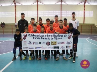 
<a style='margin-left: 5px;' class='btn btn-xs btn-social btn-facebook' href='https://www.facebook.com/sharer/sharer.php?u=https://www.boladovale.com.br/imgs/800-800-90/conteudo/fotos/1641/img7930.jpg' rel='popup' data-width='500' data-height='400'><i class='fa fa-facebook'></i>Compartilhar <span class='hidden-xs'>no Facebook</span>
</a> 
<a class='btn btn-default btn-xs' target='_blank' href='imgs/800-800-90/conteudo/fotos/1641/img7930.jpg'>
<span class='glyphicon glyphicon-cloud-download'></span> Salvar
</a> 
<span></span>