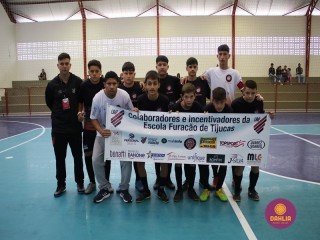 
<a style='margin-left: 5px;' class='btn btn-xs btn-social btn-facebook' href='https://www.facebook.com/sharer/sharer.php?u=https://www.boladovale.com.br/imgs/800-800-90/conteudo/fotos/1641/img7932.jpg' rel='popup' data-width='500' data-height='400'><i class='fa fa-facebook'></i>Compartilhar <span class='hidden-xs'>no Facebook</span>
</a> 
<a class='btn btn-default btn-xs' target='_blank' href='imgs/800-800-90/conteudo/fotos/1641/img7932.jpg'>
<span class='glyphicon glyphicon-cloud-download'></span> Salvar
</a> 
<span></span>