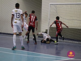 
<a style='margin-left: 5px;' class='btn btn-xs btn-social btn-facebook' href='https://www.facebook.com/sharer/sharer.php?u=https://www.boladovale.com.br/imgs/800-800-90/conteudo/fotos/1641/img8002.jpg' rel='popup' data-width='500' data-height='400'><i class='fa fa-facebook'></i>Compartilhar <span class='hidden-xs'>no Facebook</span>
</a> 
<a class='btn btn-default btn-xs' target='_blank' href='imgs/800-800-90/conteudo/fotos/1641/img8002.jpg'>
<span class='glyphicon glyphicon-cloud-download'></span> Salvar
</a> 
<span></span>