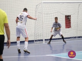 
<a style='margin-left: 5px;' class='btn btn-xs btn-social btn-facebook' href='https://www.facebook.com/sharer/sharer.php?u=https://www.boladovale.com.br/imgs/800-800-90/conteudo/fotos/1641/img8049.jpg' rel='popup' data-width='500' data-height='400'><i class='fa fa-facebook'></i>Compartilhar <span class='hidden-xs'>no Facebook</span>
</a> 
<a class='btn btn-default btn-xs' target='_blank' href='imgs/800-800-90/conteudo/fotos/1641/img8049.jpg'>
<span class='glyphicon glyphicon-cloud-download'></span> Salvar
</a> 
<span></span>