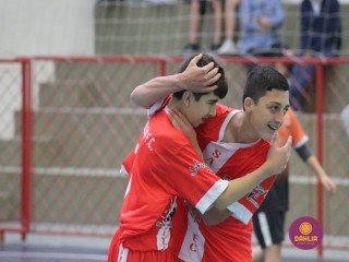 
<a style='margin-left: 5px;' class='btn btn-xs btn-social btn-facebook' href='https://www.facebook.com/sharer/sharer.php?u=https://www.boladovale.com.br/imgs/800-800-90/conteudo/fotos/1641/img8103.jpg' rel='popup' data-width='500' data-height='400'><i class='fa fa-facebook'></i>Compartilhar <span class='hidden-xs'>no Facebook</span>
</a> 
<a class='btn btn-default btn-xs' target='_blank' href='imgs/800-800-90/conteudo/fotos/1641/img8103.jpg'>
<span class='glyphicon glyphicon-cloud-download'></span> Salvar
</a> 
<span></span>