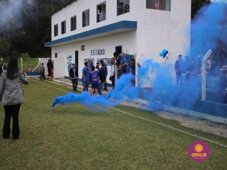 
<a style='margin-left: 5px;' class='btn btn-xs btn-social btn-facebook' href='https://www.facebook.com/sharer/sharer.php?u=https://www.boladovale.com.br/imgs/800-800-90/conteudo/fotos/1642/img8174.jpg' rel='popup' data-width='500' data-height='400'><i class='fa fa-facebook'></i>Compartilhar <span class='hidden-xs'>no Facebook</span>
</a> 
<a class='btn btn-default btn-xs' target='_blank' href='imgs/800-800-90/conteudo/fotos/1642/img8174.jpg'>
<span class='glyphicon glyphicon-cloud-download'></span> Salvar
</a> 
<span></span>