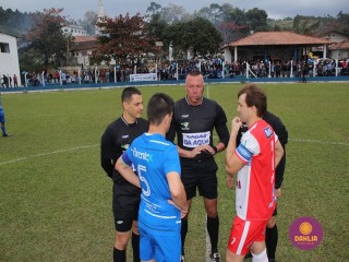 
<a style='margin-left: 5px;' class='btn btn-xs btn-social btn-facebook' href='https://www.facebook.com/sharer/sharer.php?u=https://www.boladovale.com.br/imgs/800-800-90/conteudo/fotos/1642/img8242.jpg' rel='popup' data-width='500' data-height='400'><i class='fa fa-facebook'></i>Compartilhar <span class='hidden-xs'>no Facebook</span>
</a> 
<a class='btn btn-default btn-xs' target='_blank' href='imgs/800-800-90/conteudo/fotos/1642/img8242.jpg'>
<span class='glyphicon glyphicon-cloud-download'></span> Salvar
</a> 
<span></span>