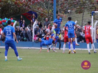 
<a style='margin-left: 5px;' class='btn btn-xs btn-social btn-facebook' href='https://www.facebook.com/sharer/sharer.php?u=https://www.boladovale.com.br/imgs/800-800-90/conteudo/fotos/1642/img8335.jpg' rel='popup' data-width='500' data-height='400'><i class='fa fa-facebook'></i>Compartilhar <span class='hidden-xs'>no Facebook</span>
</a> 
<a class='btn btn-default btn-xs' target='_blank' href='imgs/800-800-90/conteudo/fotos/1642/img8335.jpg'>
<span class='glyphicon glyphicon-cloud-download'></span> Salvar
</a> 
<span></span>