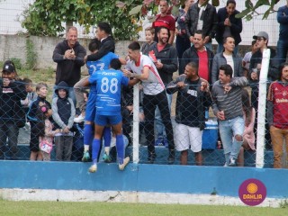 
<a style='margin-left: 5px;' class='btn btn-xs btn-social btn-facebook' href='https://www.facebook.com/sharer/sharer.php?u=https://www.boladovale.com.br/imgs/800-800-90/conteudo/fotos/1642/img8477.jpg' rel='popup' data-width='500' data-height='400'><i class='fa fa-facebook'></i>Compartilhar <span class='hidden-xs'>no Facebook</span>
</a> 
<a class='btn btn-default btn-xs' target='_blank' href='imgs/800-800-90/conteudo/fotos/1642/img8477.jpg'>
<span class='glyphicon glyphicon-cloud-download'></span> Salvar
</a> 
<span></span>