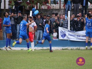 
<a style='margin-left: 5px;' class='btn btn-xs btn-social btn-facebook' href='https://www.facebook.com/sharer/sharer.php?u=https://www.boladovale.com.br/imgs/800-800-90/conteudo/fotos/1642/img8519.jpg' rel='popup' data-width='500' data-height='400'><i class='fa fa-facebook'></i>Compartilhar <span class='hidden-xs'>no Facebook</span>
</a> 
<a class='btn btn-default btn-xs' target='_blank' href='imgs/800-800-90/conteudo/fotos/1642/img8519.jpg'>
<span class='glyphicon glyphicon-cloud-download'></span> Salvar
</a> 
<span></span>