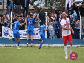 
<a style='margin-left: 5px;' class='btn btn-xs btn-social btn-facebook' href='https://www.facebook.com/sharer/sharer.php?u=https://www.boladovale.com.br/imgs/800-800-90/conteudo/fotos/1642/img8521.jpg' rel='popup' data-width='500' data-height='400'><i class='fa fa-facebook'></i>Compartilhar <span class='hidden-xs'>no Facebook</span>
</a> 
<a class='btn btn-default btn-xs' target='_blank' href='imgs/800-800-90/conteudo/fotos/1642/img8521.jpg'>
<span class='glyphicon glyphicon-cloud-download'></span> Salvar
</a> 
<span></span>