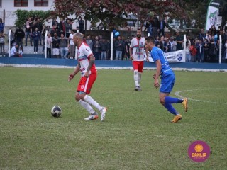 
<a style='margin-left: 5px;' class='btn btn-xs btn-social btn-facebook' href='https://www.facebook.com/sharer/sharer.php?u=https://www.boladovale.com.br/imgs/800-800-90/conteudo/fotos/1642/img8534.jpg' rel='popup' data-width='500' data-height='400'><i class='fa fa-facebook'></i>Compartilhar <span class='hidden-xs'>no Facebook</span>
</a> 
<a class='btn btn-default btn-xs' target='_blank' href='imgs/800-800-90/conteudo/fotos/1642/img8534.jpg'>
<span class='glyphicon glyphicon-cloud-download'></span> Salvar
</a> 
<span></span>