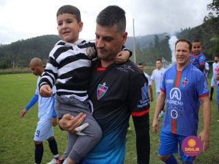 
<a style='margin-left: 5px;' class='btn btn-xs btn-social btn-facebook' href='https://www.facebook.com/sharer/sharer.php?u=https://www.boladovale.com.br/imgs/800-800-90/conteudo/fotos/1645/img9155.jpg' rel='popup' data-width='500' data-height='400'><i class='fa fa-facebook'></i>Compartilhar <span class='hidden-xs'>no Facebook</span>
</a> 
<a class='btn btn-default btn-xs' target='_blank' href='imgs/800-800-90/conteudo/fotos/1645/img9155.jpg'>
<span class='glyphicon glyphicon-cloud-download'></span> Salvar
</a> 
<span></span>