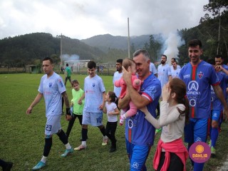 
<a style='margin-left: 5px;' class='btn btn-xs btn-social btn-facebook' href='https://www.facebook.com/sharer/sharer.php?u=https://www.boladovale.com.br/imgs/800-800-90/conteudo/fotos/1645/img9158.jpg' rel='popup' data-width='500' data-height='400'><i class='fa fa-facebook'></i>Compartilhar <span class='hidden-xs'>no Facebook</span>
</a> 
<a class='btn btn-default btn-xs' target='_blank' href='imgs/800-800-90/conteudo/fotos/1645/img9158.jpg'>
<span class='glyphicon glyphicon-cloud-download'></span> Salvar
</a> 
<span></span>