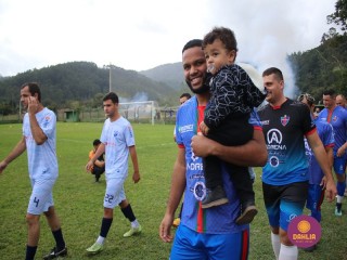 
<a style='margin-left: 5px;' class='btn btn-xs btn-social btn-facebook' href='https://www.facebook.com/sharer/sharer.php?u=https://www.boladovale.com.br/imgs/800-800-90/conteudo/fotos/1645/img9164.jpg' rel='popup' data-width='500' data-height='400'><i class='fa fa-facebook'></i>Compartilhar <span class='hidden-xs'>no Facebook</span>
</a> 
<a class='btn btn-default btn-xs' target='_blank' href='imgs/800-800-90/conteudo/fotos/1645/img9164.jpg'>
<span class='glyphicon glyphicon-cloud-download'></span> Salvar
</a> 
<span></span>