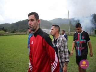 
<a style='margin-left: 5px;' class='btn btn-xs btn-social btn-facebook' href='https://www.facebook.com/sharer/sharer.php?u=https://www.boladovale.com.br/imgs/800-800-90/conteudo/fotos/1645/img9171.jpg' rel='popup' data-width='500' data-height='400'><i class='fa fa-facebook'></i>Compartilhar <span class='hidden-xs'>no Facebook</span>
</a> 
<a class='btn btn-default btn-xs' target='_blank' href='imgs/800-800-90/conteudo/fotos/1645/img9171.jpg'>
<span class='glyphicon glyphicon-cloud-download'></span> Salvar
</a> 
<span></span>