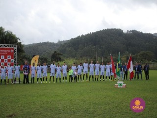 
<a style='margin-left: 5px;' class='btn btn-xs btn-social btn-facebook' href='https://www.facebook.com/sharer/sharer.php?u=https://www.boladovale.com.br/imgs/800-800-90/conteudo/fotos/1645/img9178.jpg' rel='popup' data-width='500' data-height='400'><i class='fa fa-facebook'></i>Compartilhar <span class='hidden-xs'>no Facebook</span>
</a> 
<a class='btn btn-default btn-xs' target='_blank' href='imgs/800-800-90/conteudo/fotos/1645/img9178.jpg'>
<span class='glyphicon glyphicon-cloud-download'></span> Salvar
</a> 
<span></span>