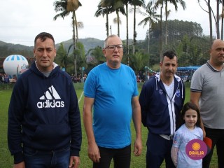 
<a style='margin-left: 5px;' class='btn btn-xs btn-social btn-facebook' href='https://www.facebook.com/sharer/sharer.php?u=https://www.boladovale.com.br/imgs/800-800-90/conteudo/fotos/1645/img9182.jpg' rel='popup' data-width='500' data-height='400'><i class='fa fa-facebook'></i>Compartilhar <span class='hidden-xs'>no Facebook</span>
</a> 
<a class='btn btn-default btn-xs' target='_blank' href='imgs/800-800-90/conteudo/fotos/1645/img9182.jpg'>
<span class='glyphicon glyphicon-cloud-download'></span> Salvar
</a> 
<span></span>