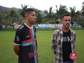 
<a style='margin-left: 5px;' class='btn btn-xs btn-social btn-facebook' href='https://www.facebook.com/sharer/sharer.php?u=https://www.boladovale.com.br/imgs/800-800-90/conteudo/fotos/1645/img9184.jpg' rel='popup' data-width='500' data-height='400'><i class='fa fa-facebook'></i>Compartilhar <span class='hidden-xs'>no Facebook</span>
</a> 
<a class='btn btn-default btn-xs' target='_blank' href='imgs/800-800-90/conteudo/fotos/1645/img9184.jpg'>
<span class='glyphicon glyphicon-cloud-download'></span> Salvar
</a> 
<span></span>