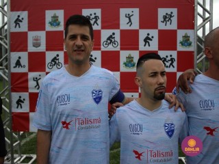 
<a style='margin-left: 5px;' class='btn btn-xs btn-social btn-facebook' href='https://www.facebook.com/sharer/sharer.php?u=https://www.boladovale.com.br/imgs/800-800-90/conteudo/fotos/1645/img9199.jpg' rel='popup' data-width='500' data-height='400'><i class='fa fa-facebook'></i>Compartilhar <span class='hidden-xs'>no Facebook</span>
</a> 
<a class='btn btn-default btn-xs' target='_blank' href='imgs/800-800-90/conteudo/fotos/1645/img9199.jpg'>
<span class='glyphicon glyphicon-cloud-download'></span> Salvar
</a> 
<span></span>