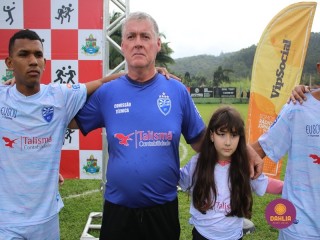
<a style='margin-left: 5px;' class='btn btn-xs btn-social btn-facebook' href='https://www.facebook.com/sharer/sharer.php?u=https://www.boladovale.com.br/imgs/800-800-90/conteudo/fotos/1645/img9201.jpg' rel='popup' data-width='500' data-height='400'><i class='fa fa-facebook'></i>Compartilhar <span class='hidden-xs'>no Facebook</span>
</a> 
<a class='btn btn-default btn-xs' target='_blank' href='imgs/800-800-90/conteudo/fotos/1645/img9201.jpg'>
<span class='glyphicon glyphicon-cloud-download'></span> Salvar
</a> 
<span></span>