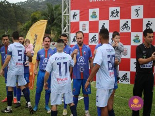 
<a style='margin-left: 5px;' class='btn btn-xs btn-social btn-facebook' href='https://www.facebook.com/sharer/sharer.php?u=https://www.boladovale.com.br/imgs/800-800-90/conteudo/fotos/1645/img9219.jpg' rel='popup' data-width='500' data-height='400'><i class='fa fa-facebook'></i>Compartilhar <span class='hidden-xs'>no Facebook</span>
</a> 
<a class='btn btn-default btn-xs' target='_blank' href='imgs/800-800-90/conteudo/fotos/1645/img9219.jpg'>
<span class='glyphicon glyphicon-cloud-download'></span> Salvar
</a> 
<span></span>