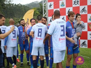 
<a style='margin-left: 5px;' class='btn btn-xs btn-social btn-facebook' href='https://www.facebook.com/sharer/sharer.php?u=https://www.boladovale.com.br/imgs/800-800-90/conteudo/fotos/1645/img9225.jpg' rel='popup' data-width='500' data-height='400'><i class='fa fa-facebook'></i>Compartilhar <span class='hidden-xs'>no Facebook</span>
</a> 
<a class='btn btn-default btn-xs' target='_blank' href='imgs/800-800-90/conteudo/fotos/1645/img9225.jpg'>
<span class='glyphicon glyphicon-cloud-download'></span> Salvar
</a> 
<span></span>