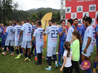 
<a style='margin-left: 5px;' class='btn btn-xs btn-social btn-facebook' href='https://www.facebook.com/sharer/sharer.php?u=https://www.boladovale.com.br/imgs/800-800-90/conteudo/fotos/1645/img9228.jpg' rel='popup' data-width='500' data-height='400'><i class='fa fa-facebook'></i>Compartilhar <span class='hidden-xs'>no Facebook</span>
</a> 
<a class='btn btn-default btn-xs' target='_blank' href='imgs/800-800-90/conteudo/fotos/1645/img9228.jpg'>
<span class='glyphicon glyphicon-cloud-download'></span> Salvar
</a> 
<span></span>