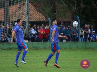 
<a style='margin-left: 5px;' class='btn btn-xs btn-social btn-facebook' href='https://www.facebook.com/sharer/sharer.php?u=https://www.boladovale.com.br/imgs/800-800-90/conteudo/fotos/1645/img9300.jpg' rel='popup' data-width='500' data-height='400'><i class='fa fa-facebook'></i>Compartilhar <span class='hidden-xs'>no Facebook</span>
</a> 
<a class='btn btn-default btn-xs' target='_blank' href='imgs/800-800-90/conteudo/fotos/1645/img9300.jpg'>
<span class='glyphicon glyphicon-cloud-download'></span> Salvar
</a> 
<span></span>